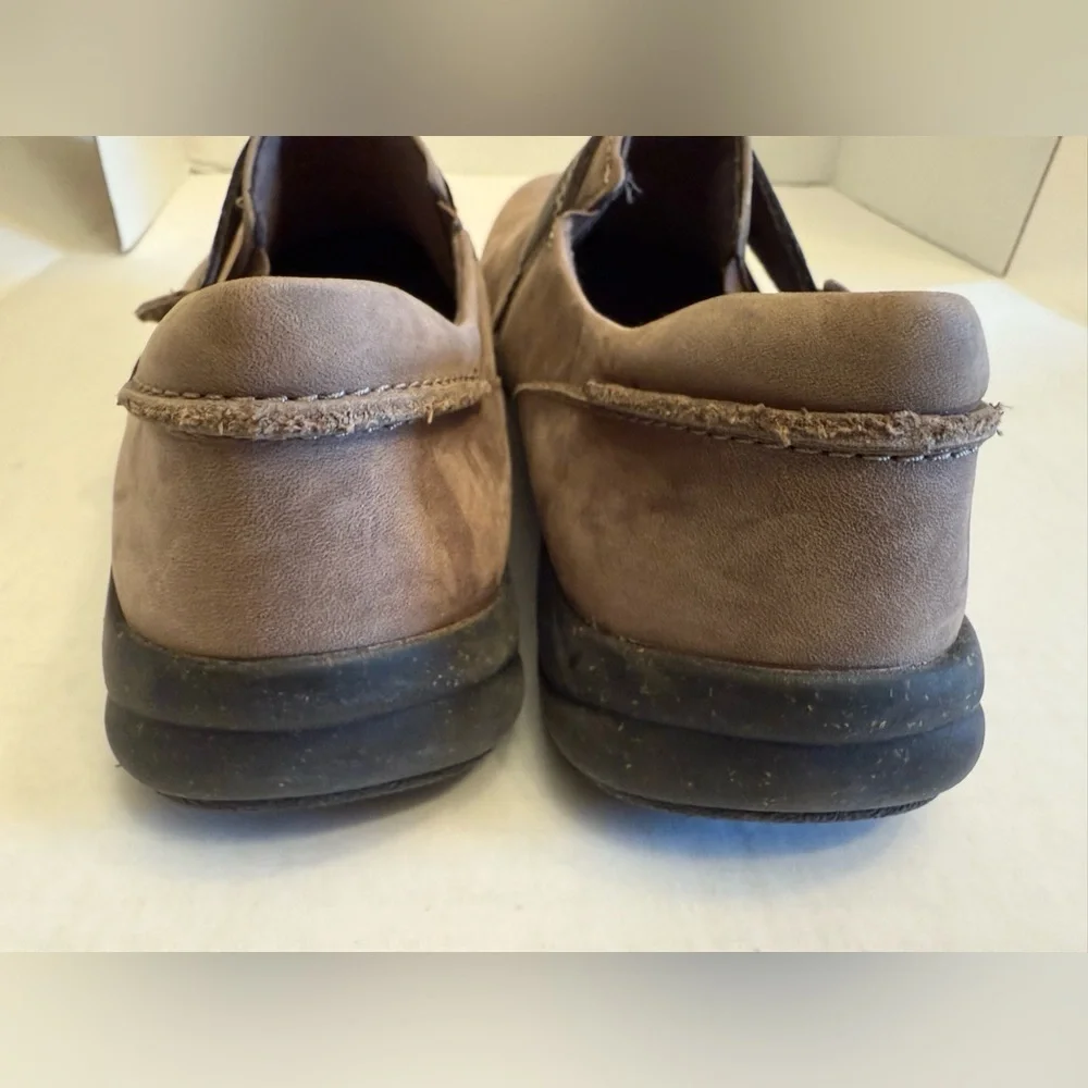 CLARKS COLLECTION ROSEVILLE DOT LOFTERS  TAUPE LEATHER LOFTERS SLIPE ON 9.5